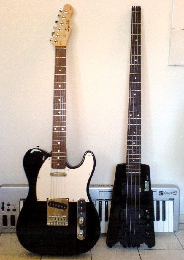 Foto gitarre, basgitarre und synthesizer