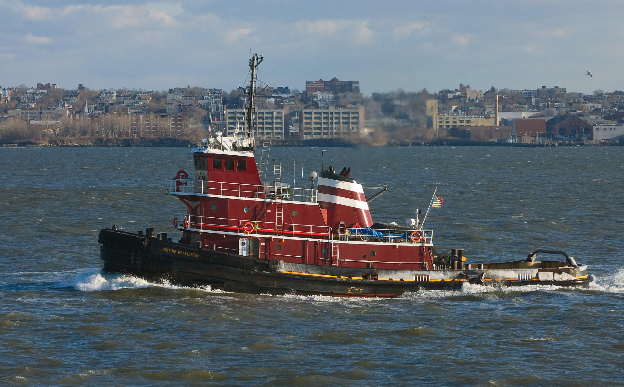 Foto schlepper im hafen von new york