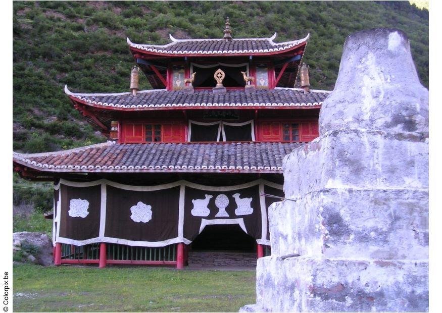 Foto tempel im dorf