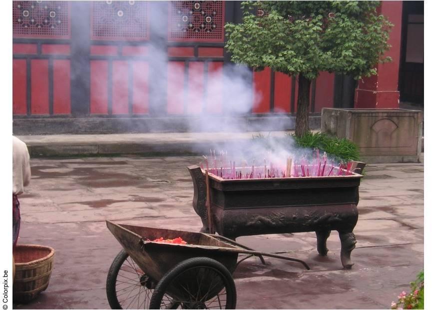 Foto weihrauch im chengdu tempel